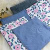 Cinq essuie-tout lavables bleues grises avec un motif fleur