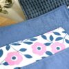 Cinq essuie-tout lavables bleues grises avec un motif fleur